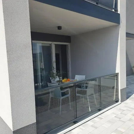Marty Apartment *